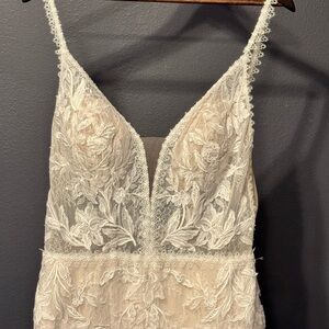 Elegant Lace V-Neck Dress